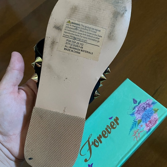 ❤️STUDDED SLIDES❤️ - Picture 4 of 4